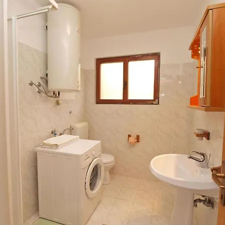 Ground Floor Retreat With Bbq Rovinj
