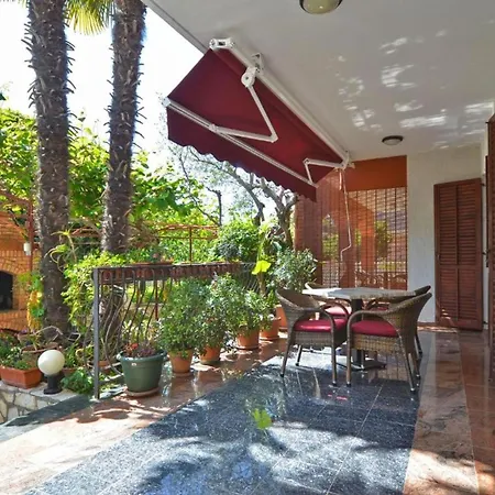 Ground Floor Retreat With Bbq *