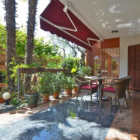 Ground Floor Retreat With Bbq Apartment *