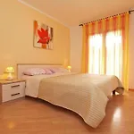 Ground Floor Retreat With Bbq Apartment *
