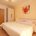 Apartment Ground Floor Retreat With Bbq
