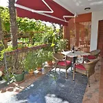 Ground Floor Retreat With Bbq Apartment Rovinj