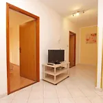 Apartment Ground Floor Retreat With Bbq Rovinj