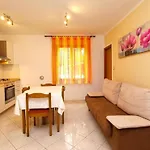 Ground Floor Retreat With Bbq Apartment Rovinj