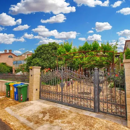 Apartment Ground Floor Retreat With Bbq Rovinj